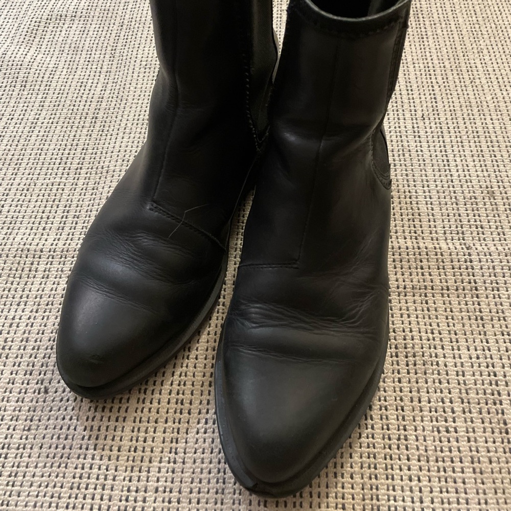 Zillow Temperley Doc Martens Size 9